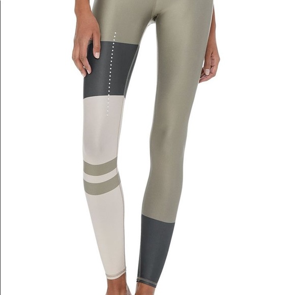 ALO Yoga Pants - Alo High-Waist Airlift Legging - Zenith Print